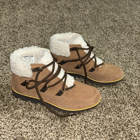 Sorel Winter Boots - Picture 3 of 4